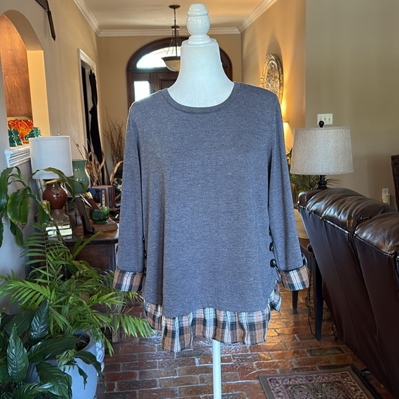 I.N. Studio Layered-Look Top size L - Picture 2 of 14